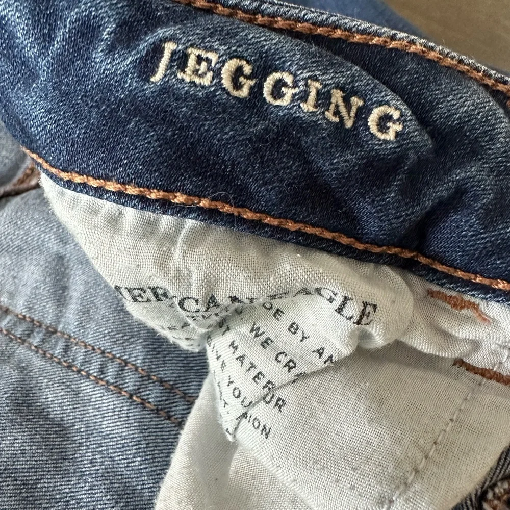 American Eagle highly distressed Jeggings - size 8 long - Picture 7 of 8